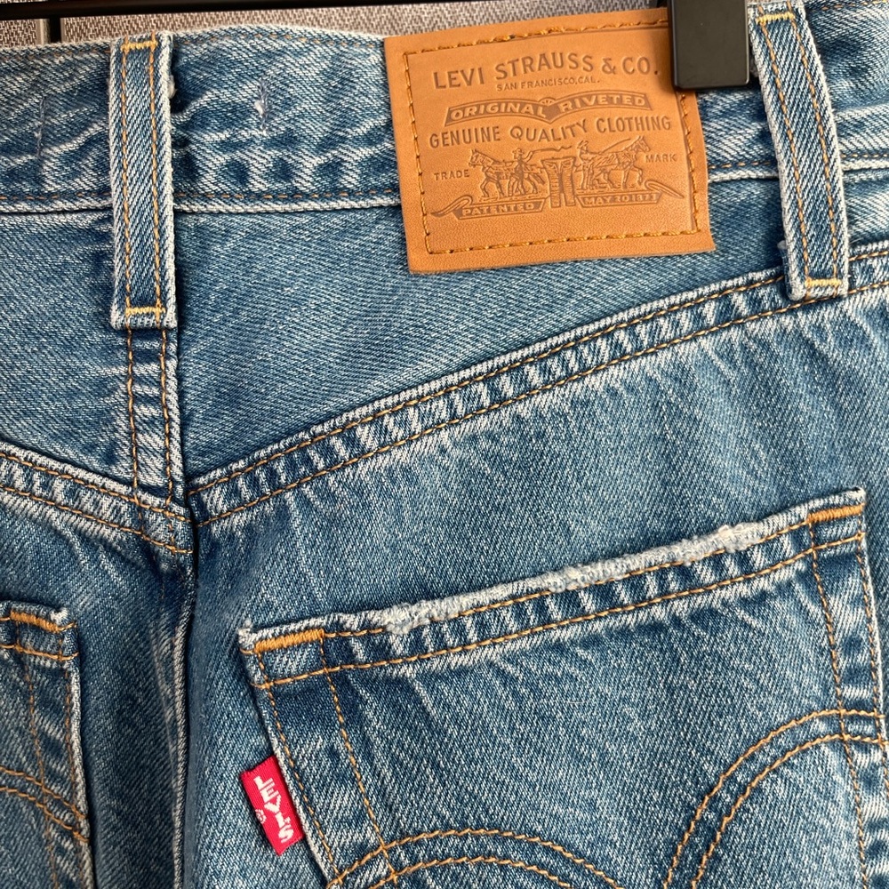 Levi’s | Ribcage Staight Jeans - Picture 5 of 12